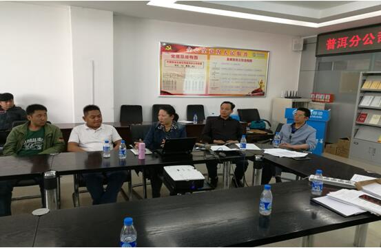 esball(中国区)官方网站集团公司副总田钢（右一）办公室主任宋洋（右三）在安全培训会上。
